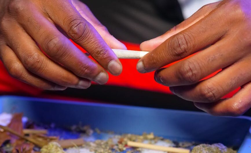 Проблема наркозависимости и приобретение наркотических средств